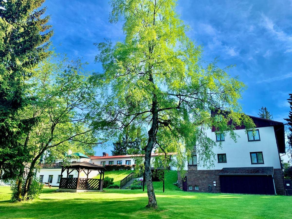 Hotel A Penzion Pegas Vlachovice Exterior photo